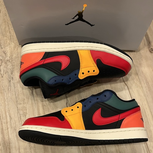 Nike Jordan 1 Low SE - Picture 3 of 8